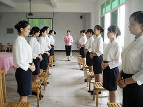 開餐廳 必看餐飲服務(wù)員職業(yè)技能培訓(xùn)手冊(cè)